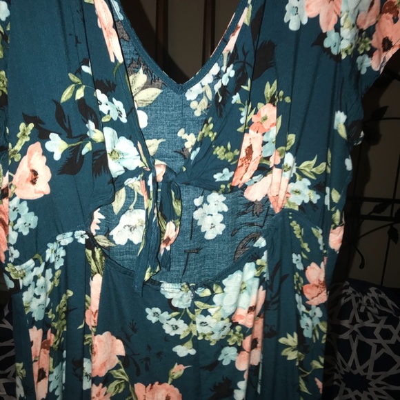 Cute floral forever 21 dress - Picture 4 of 4